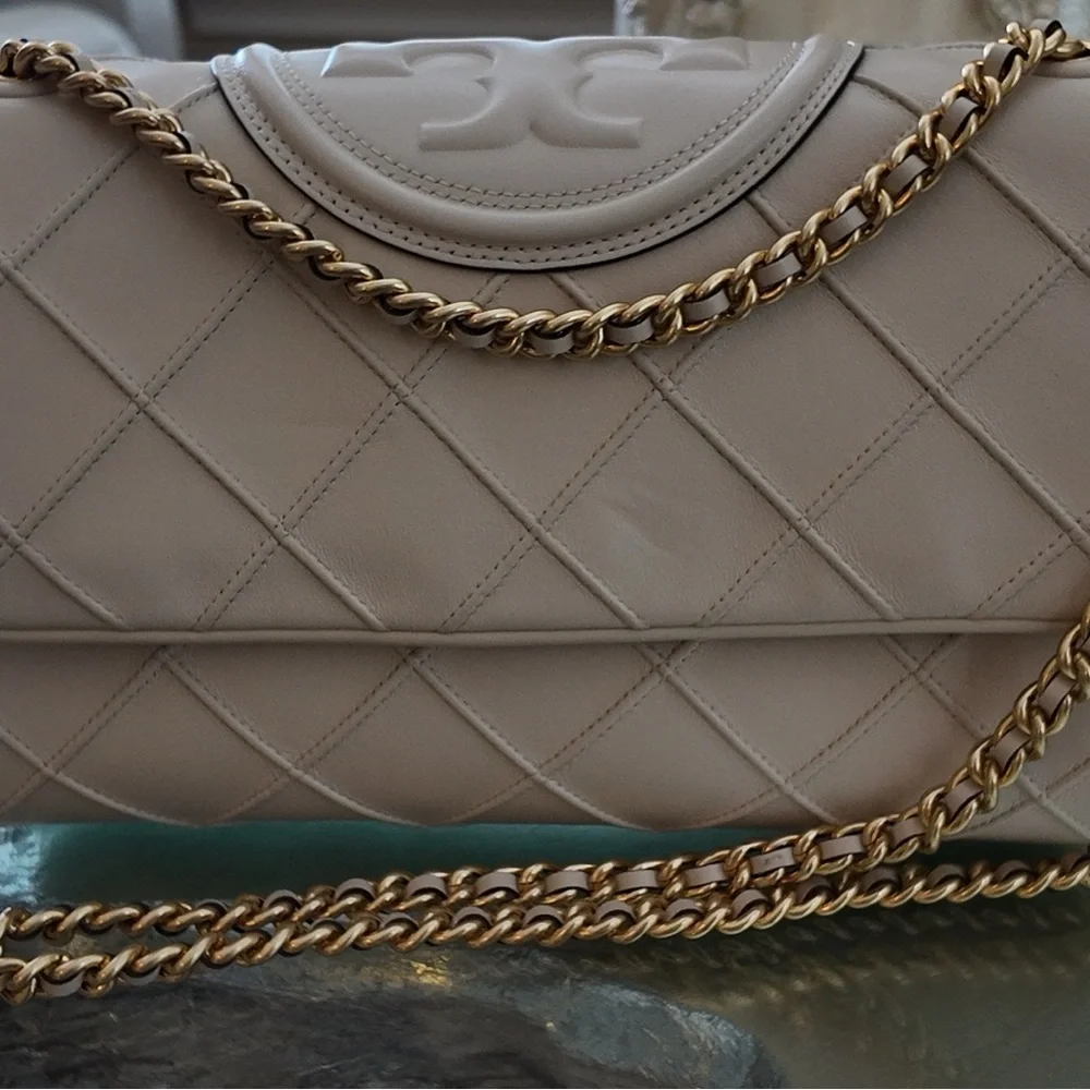 Tory Burch Quilted Shoulder Bag in Cream with Gold Chain